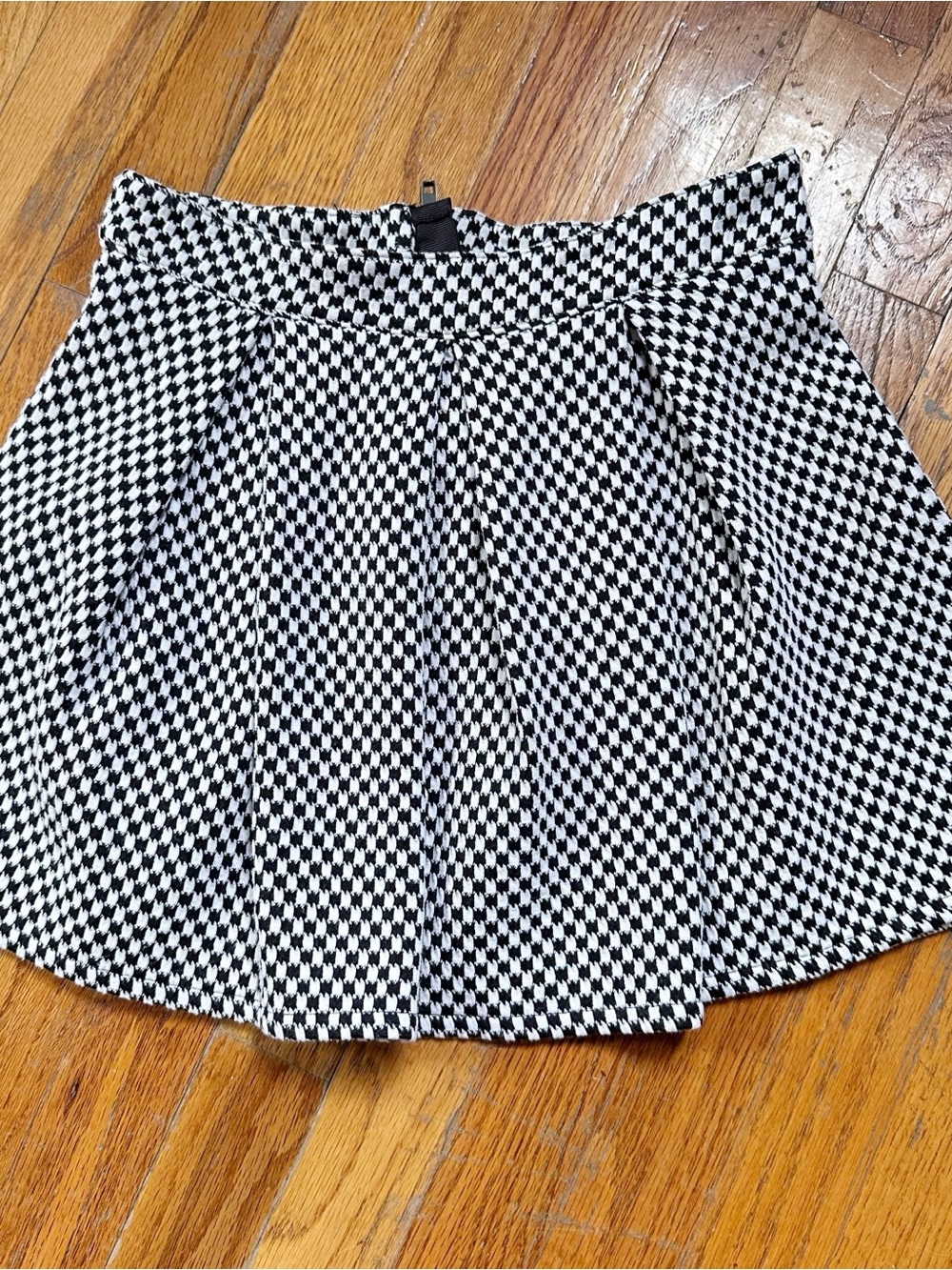 Adorable Women's Black & White Patterned Skirt